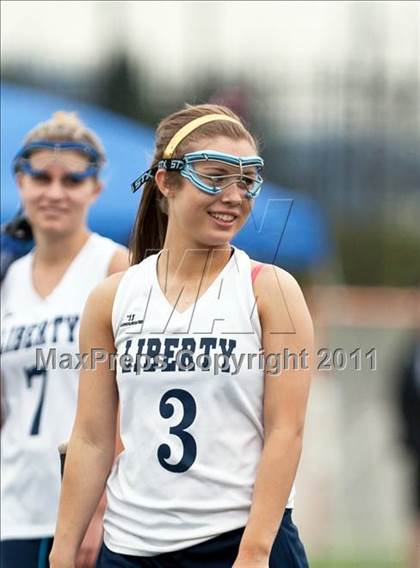 Thumbnail 3 in Liberty vs. West Linn photogallery.