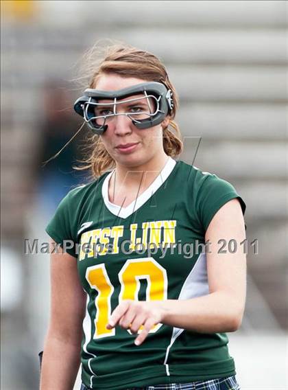 Thumbnail 3 in Liberty vs. West Linn photogallery.