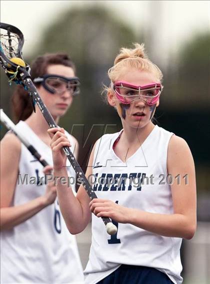 Thumbnail 2 in Liberty vs. West Linn photogallery.