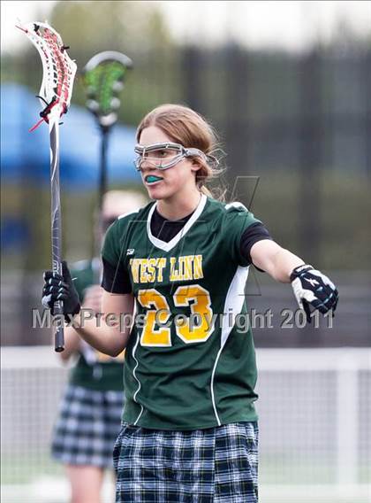 Thumbnail 2 in Liberty vs. West Linn photogallery.