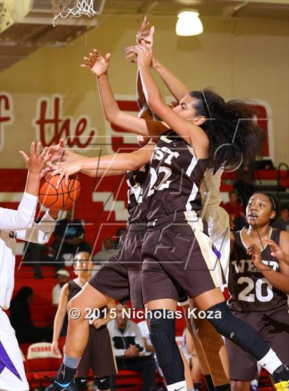 Thumbnail 3 in West Torrance vs. St. Anthony (Battle at the Beach Classic) photogallery.