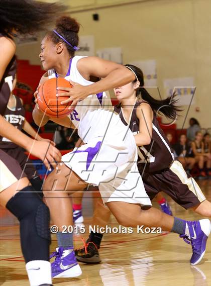 Thumbnail 2 in West Torrance vs. St. Anthony (Battle at the Beach Classic) photogallery.