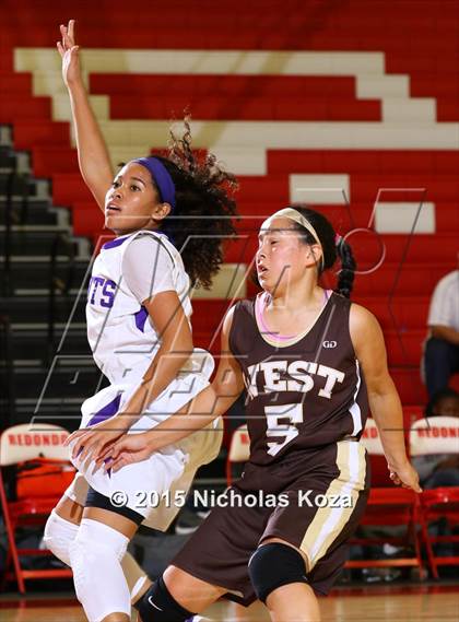 Thumbnail 3 in West Torrance vs. St. Anthony (Battle at the Beach Classic) photogallery.
