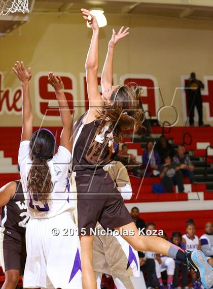 Thumbnail 2 in West Torrance vs. St. Anthony (Battle at the Beach Classic) photogallery.