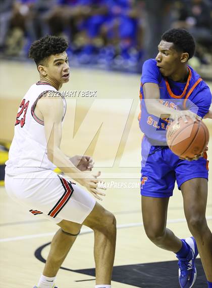 Thumbnail 1 in Jefferson City vs East St Louis (Norm Stewart Classic) photogallery.