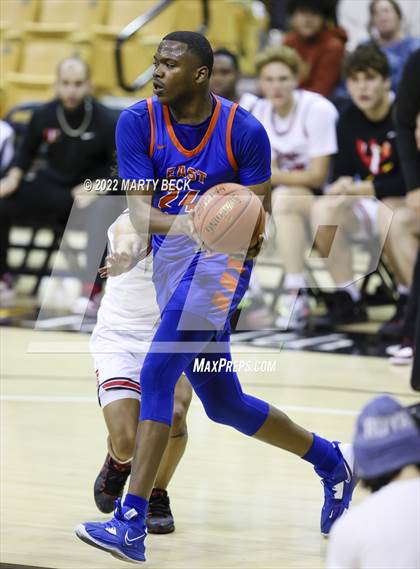 Thumbnail 1 in Jefferson City vs East St Louis (Norm Stewart Classic) photogallery.