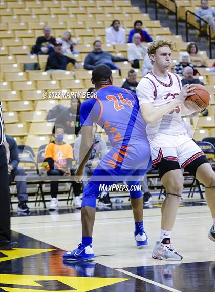 Thumbnail 3 in Jefferson City vs East St Louis (Norm Stewart Classic) photogallery.