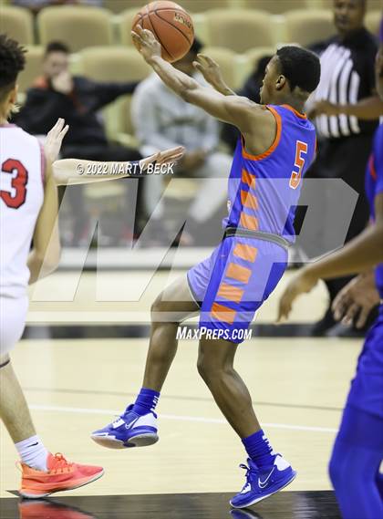 Thumbnail 2 in Jefferson City vs East St Louis (Norm Stewart Classic) photogallery.