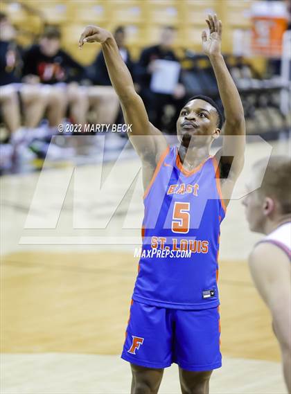 Thumbnail 3 in Jefferson City vs East St Louis (Norm Stewart Classic) photogallery.