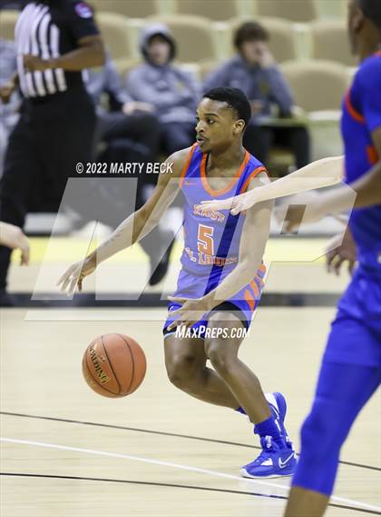 Thumbnail 1 in Jefferson City vs East St Louis (Norm Stewart Classic) photogallery.