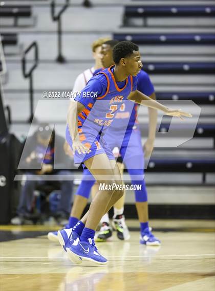 Thumbnail 3 in Jefferson City vs East St Louis (Norm Stewart Classic) photogallery.