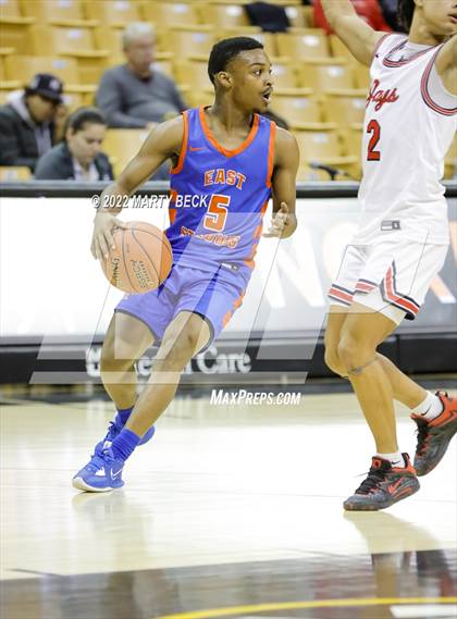 Thumbnail 1 in Jefferson City vs East St Louis (Norm Stewart Classic) photogallery.