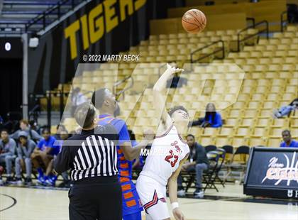 Thumbnail 2 in Jefferson City vs East St Louis (Norm Stewart Classic) photogallery.
