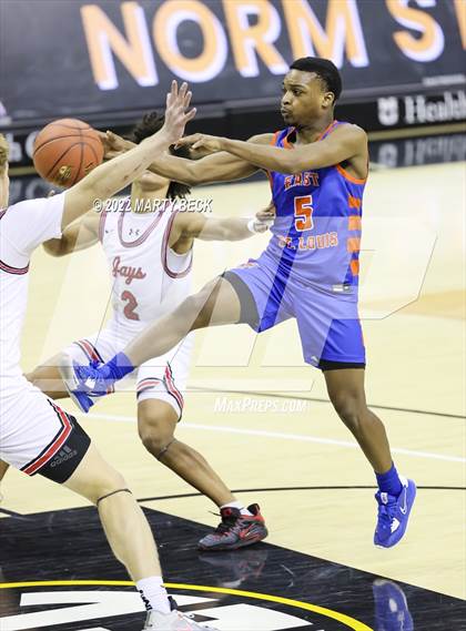 Thumbnail 3 in Jefferson City vs East St Louis (Norm Stewart Classic) photogallery.