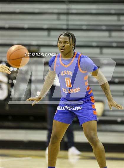 Thumbnail 1 in Jefferson City vs East St Louis (Norm Stewart Classic) photogallery.