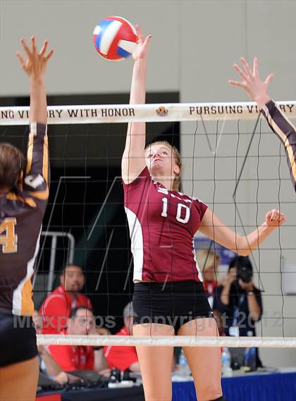 Thumbnail 2 in Parker vs. Sacred Heart Prep (CIF State D4 Final) photogallery.