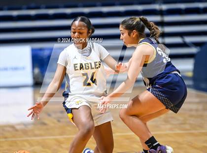 Thumbnail 3 in Barrington vs. St. Mary Academy-Bay View (RIIL Final Four) photogallery.