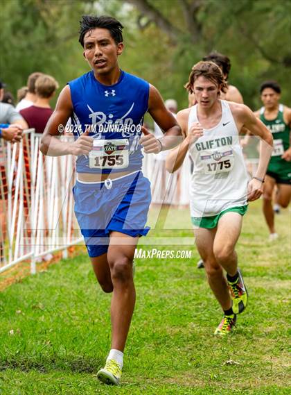 Thumbnail 2 in UIL 3A Boys Cross Country Finals photogallery.