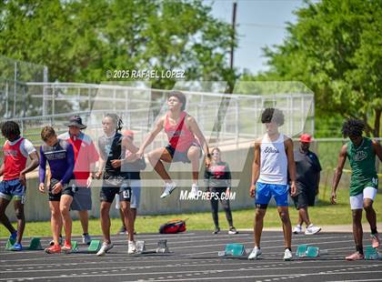 Thumbnail 3 in UIL 6A Track & Field Area 21&22 (110 Hurdles) photogallery.