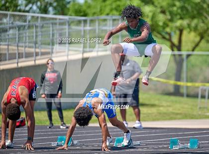Thumbnail 1 in UIL 6A Track & Field Area 21&22 (110 Hurdles) photogallery.