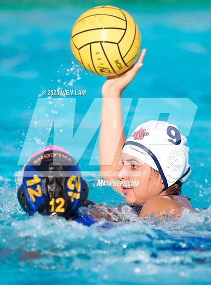 Thumbnail 1 in JV: American @ Foothill photogallery.