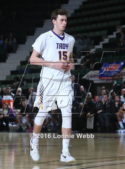 Thumbnail 2 in Troy vs. Elmont (NYSPHSAA Class A Final) photogallery.