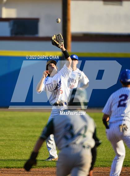 Thumbnail 2 in Royal @ San Marino photogallery.