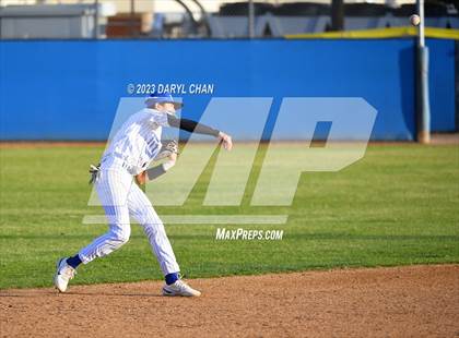 Thumbnail 3 in Royal @ San Marino photogallery.