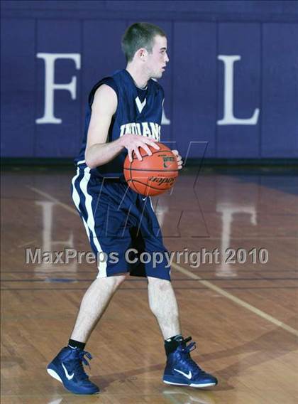 Thumbnail 2 in Northern Potter vs. Cowanesque Valley (Coudersport Holiday Tournament) photogallery.