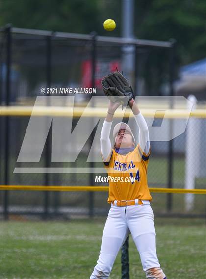 Thumbnail 3 in Hixson vs Chattanooga Central photogallery.