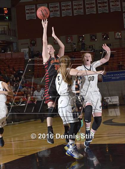 Thumbnail 3 in Oak Ridge vs. St. Francis (CIF SJS D1 Semifinal) photogallery.