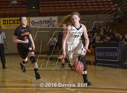 Thumbnail 3 in Oak Ridge vs. St. Francis (CIF SJS D1 Semifinal) photogallery.