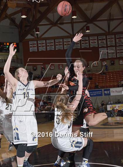Thumbnail 3 in Oak Ridge vs. St. Francis (CIF SJS D1 Semifinal) photogallery.