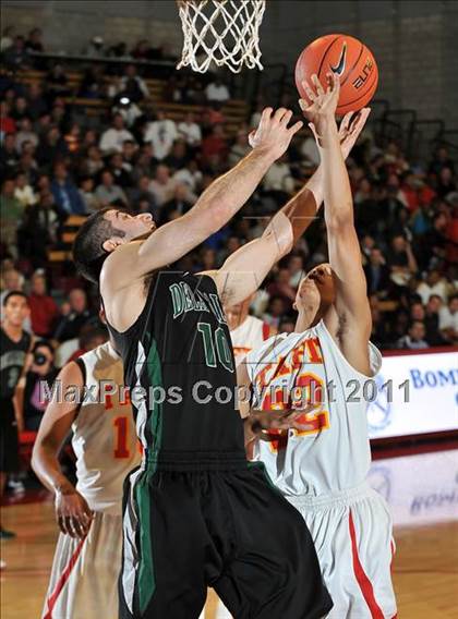 Thumbnail 2 in De La Salle vs. Taft (Nike Extravaganza) photogallery.