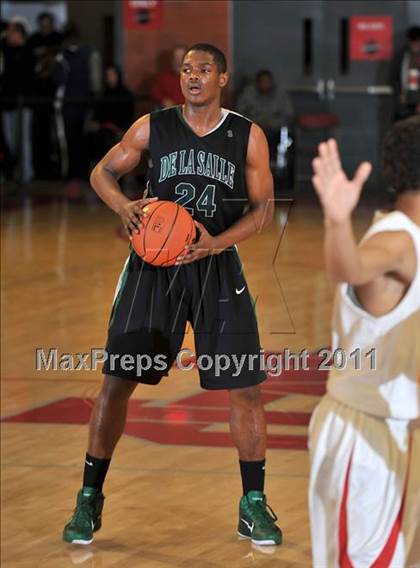 Thumbnail 2 in De La Salle vs. Taft (Nike Extravaganza) photogallery.