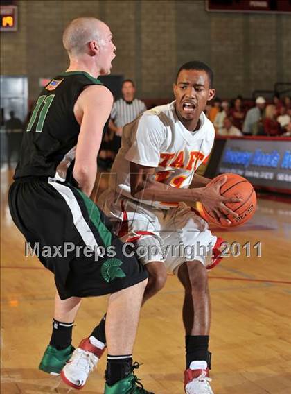 Thumbnail 3 in De La Salle vs. Taft (Nike Extravaganza) photogallery.