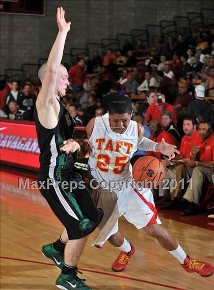 Thumbnail 3 in De La Salle vs. Taft (Nike Extravaganza) photogallery.