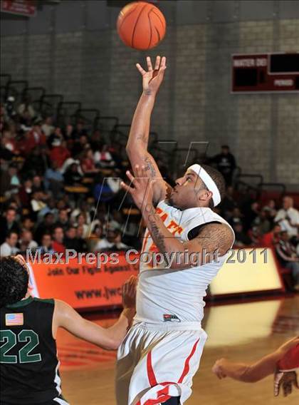 Thumbnail 1 in De La Salle vs. Taft (Nike Extravaganza) photogallery.