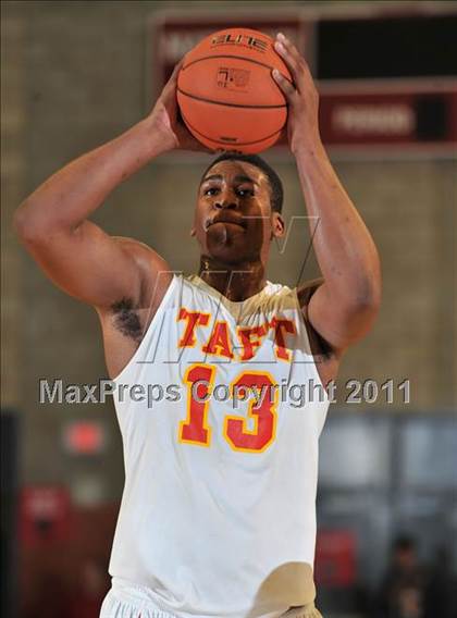 Thumbnail 2 in De La Salle vs. Taft (Nike Extravaganza) photogallery.