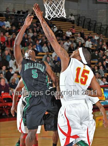 Thumbnail 2 in De La Salle vs. Taft (Nike Extravaganza) photogallery.