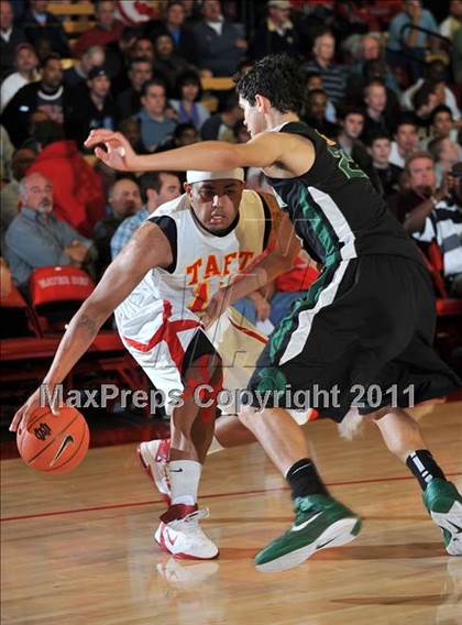 Thumbnail 2 in De La Salle vs. Taft (Nike Extravaganza) photogallery.