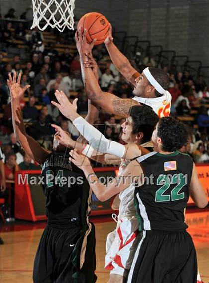 Thumbnail 3 in De La Salle vs. Taft (Nike Extravaganza) photogallery.