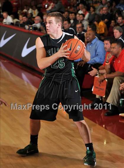Thumbnail 3 in De La Salle vs. Taft (Nike Extravaganza) photogallery.