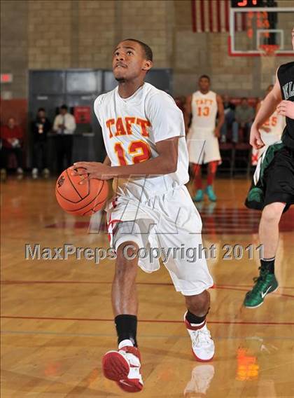Thumbnail 3 in De La Salle vs. Taft (Nike Extravaganza) photogallery.