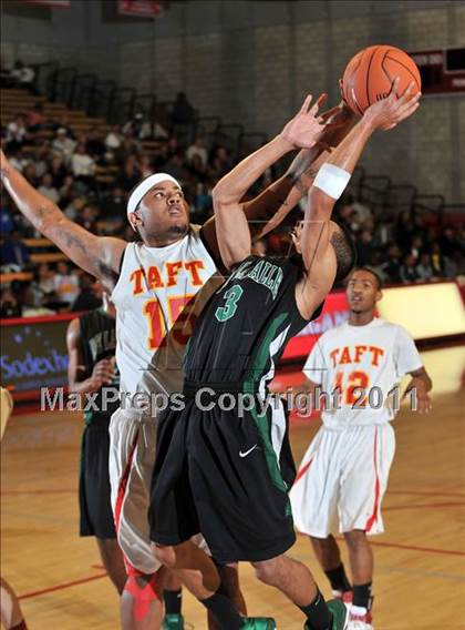Thumbnail 1 in De La Salle vs. Taft (Nike Extravaganza) photogallery.