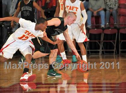 Thumbnail 1 in De La Salle vs. Taft (Nike Extravaganza) photogallery.