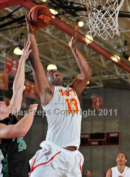 Thumbnail 1 in De La Salle vs. Taft (Nike Extravaganza) photogallery.