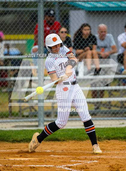 Thumbnail 1 in Gretna East vs. Hastings photogallery.