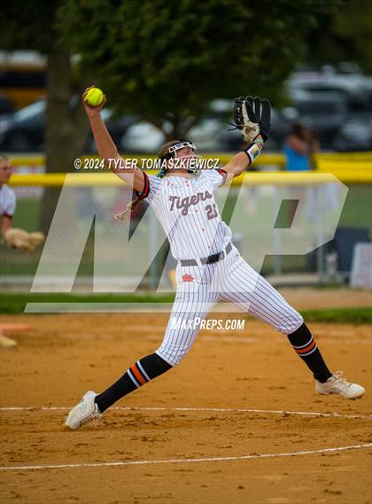 Thumbnail 2 in Gretna East vs. Hastings photogallery.