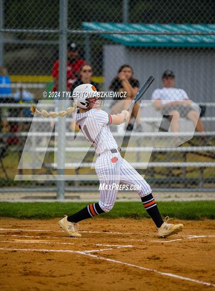 Thumbnail 2 in Gretna East vs. Hastings photogallery.